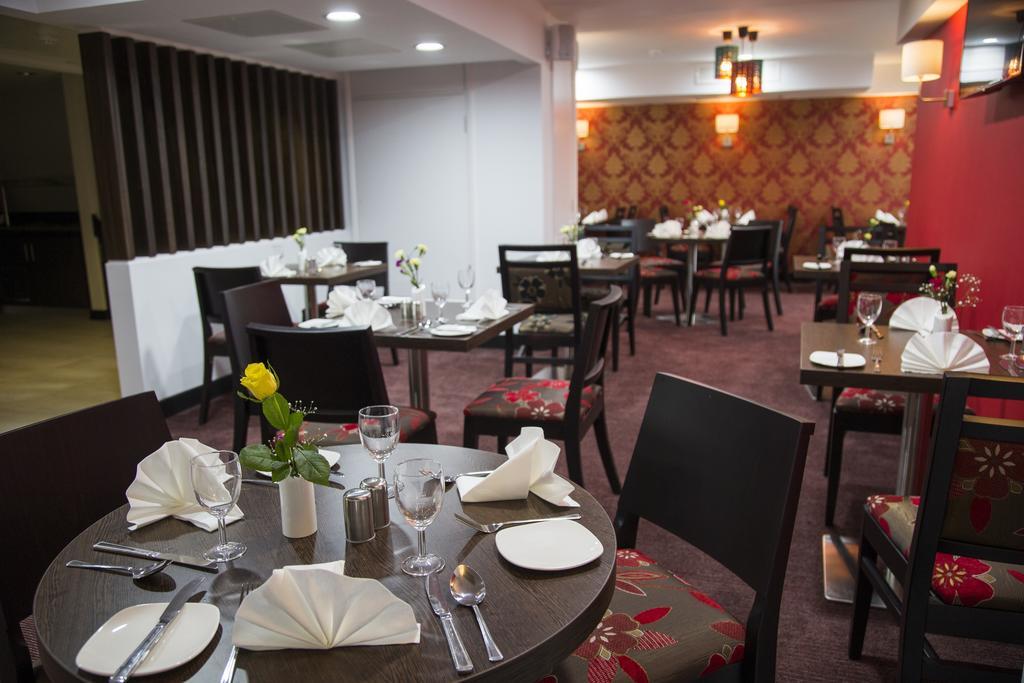 Ramada Cambridge Hotel Fen Drayton Bagian luar foto