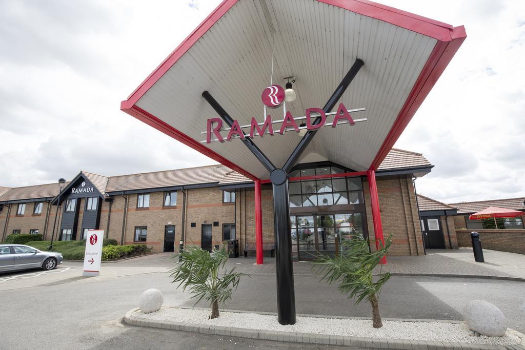 Ramada Cambridge Hotel Fen Drayton Bagian luar foto