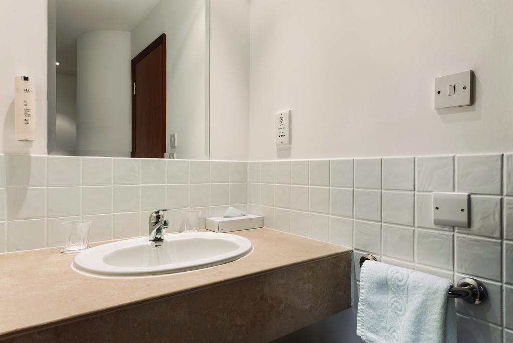 Ramada Cambridge Hotel Fen Drayton Bagian luar foto