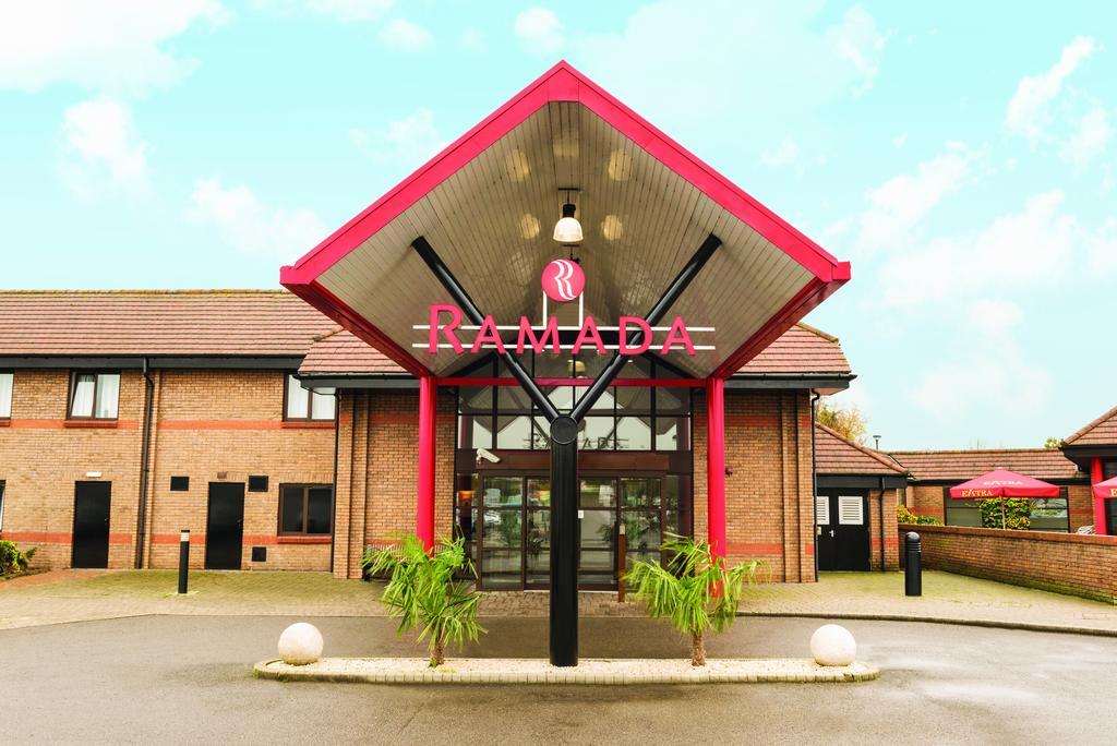Ramada Cambridge Hotel Fen Drayton Bagian luar foto