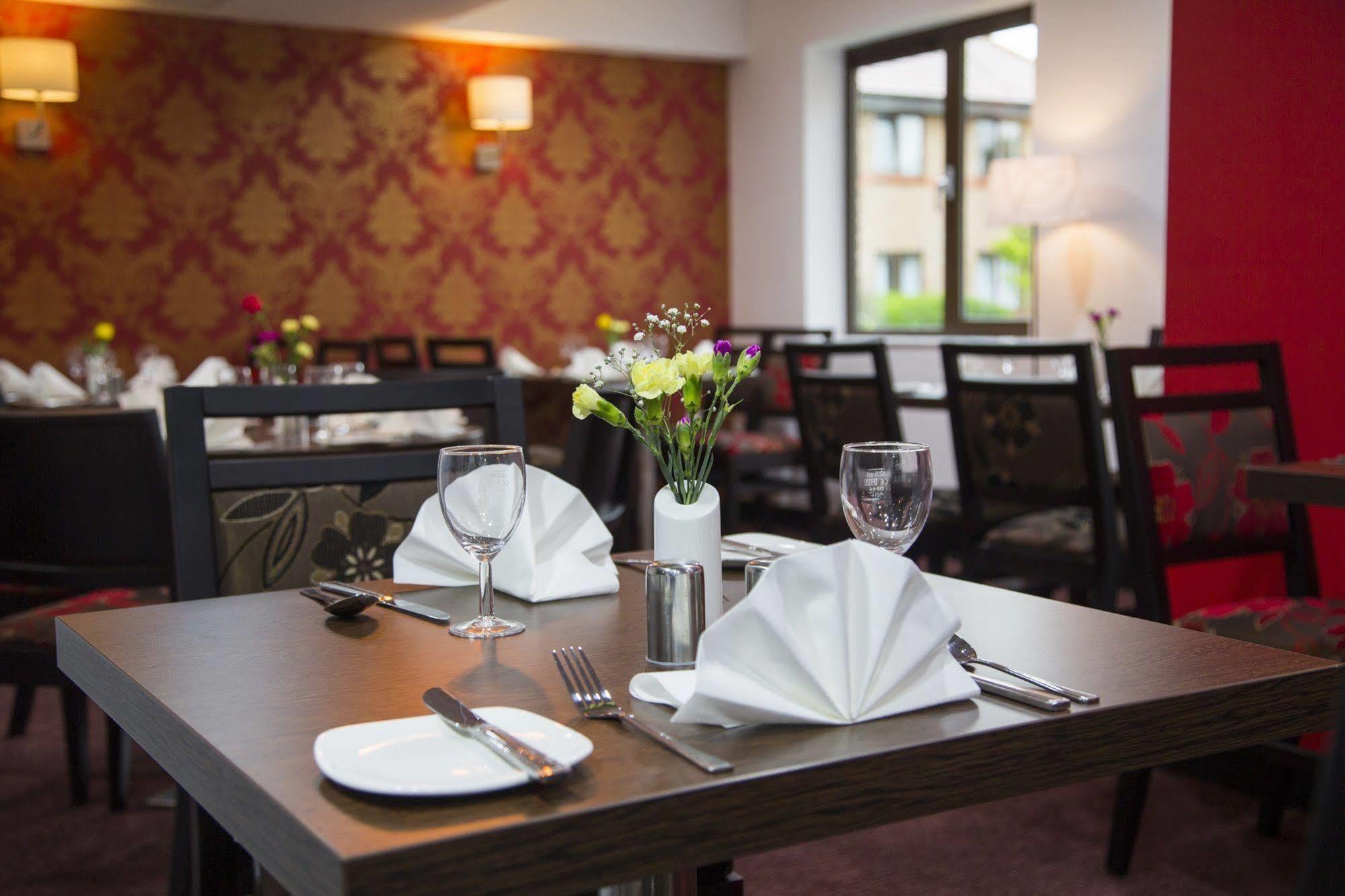 Ramada Cambridge Hotel Fen Drayton Bagian luar foto