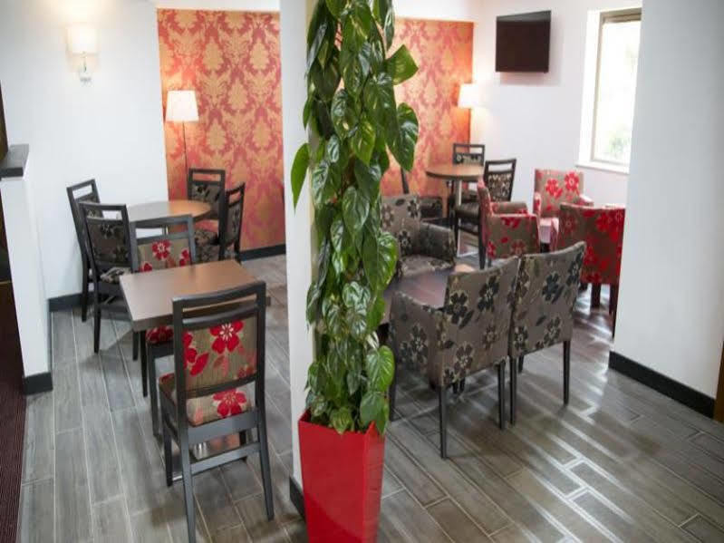 Ramada Cambridge Hotel Fen Drayton Bagian luar foto