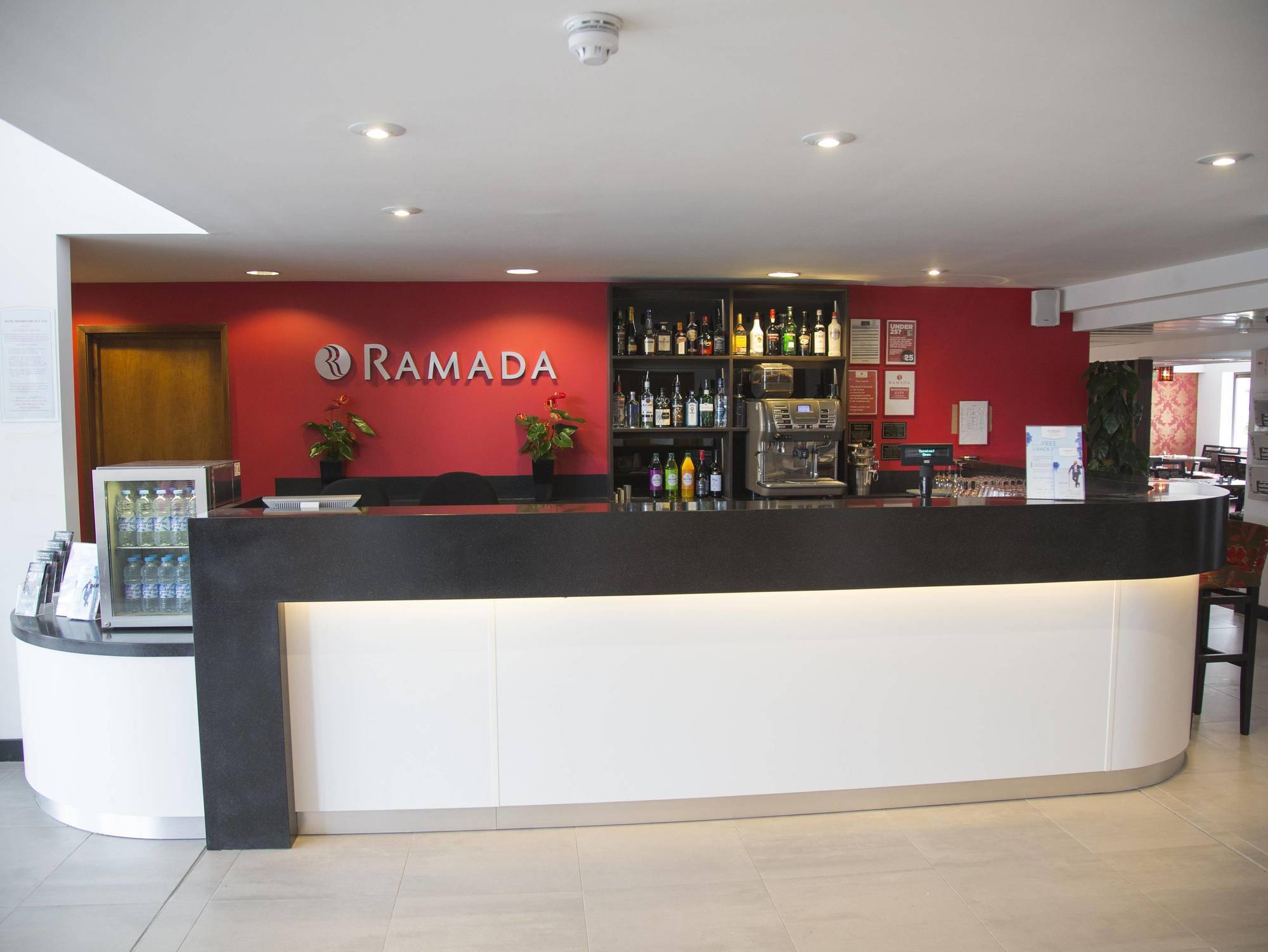 Ramada Cambridge Hotel Fen Drayton Bagian luar foto