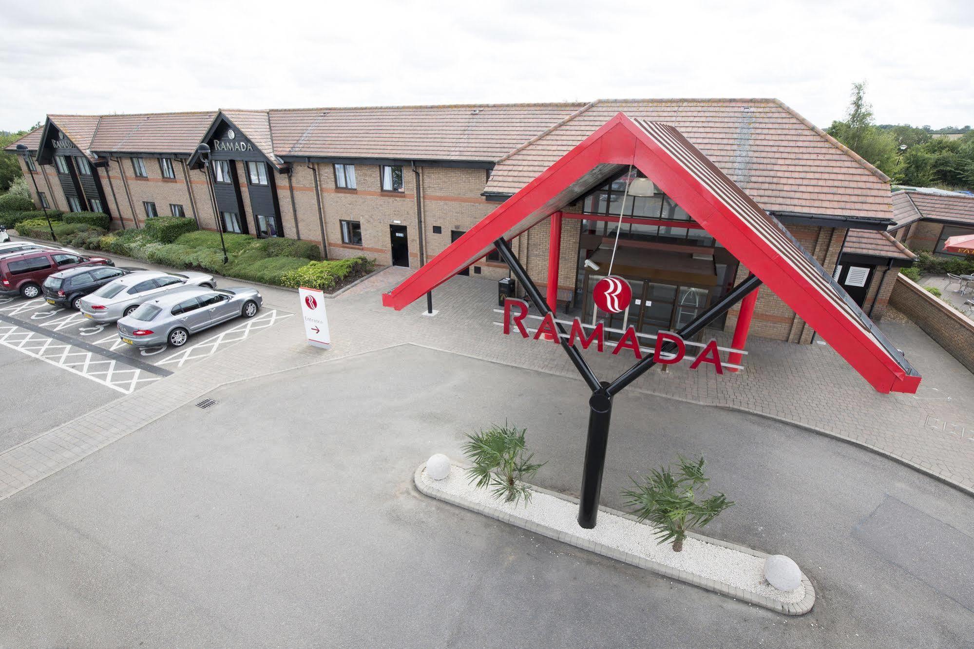 Ramada Cambridge Hotel Fen Drayton Bagian luar foto
