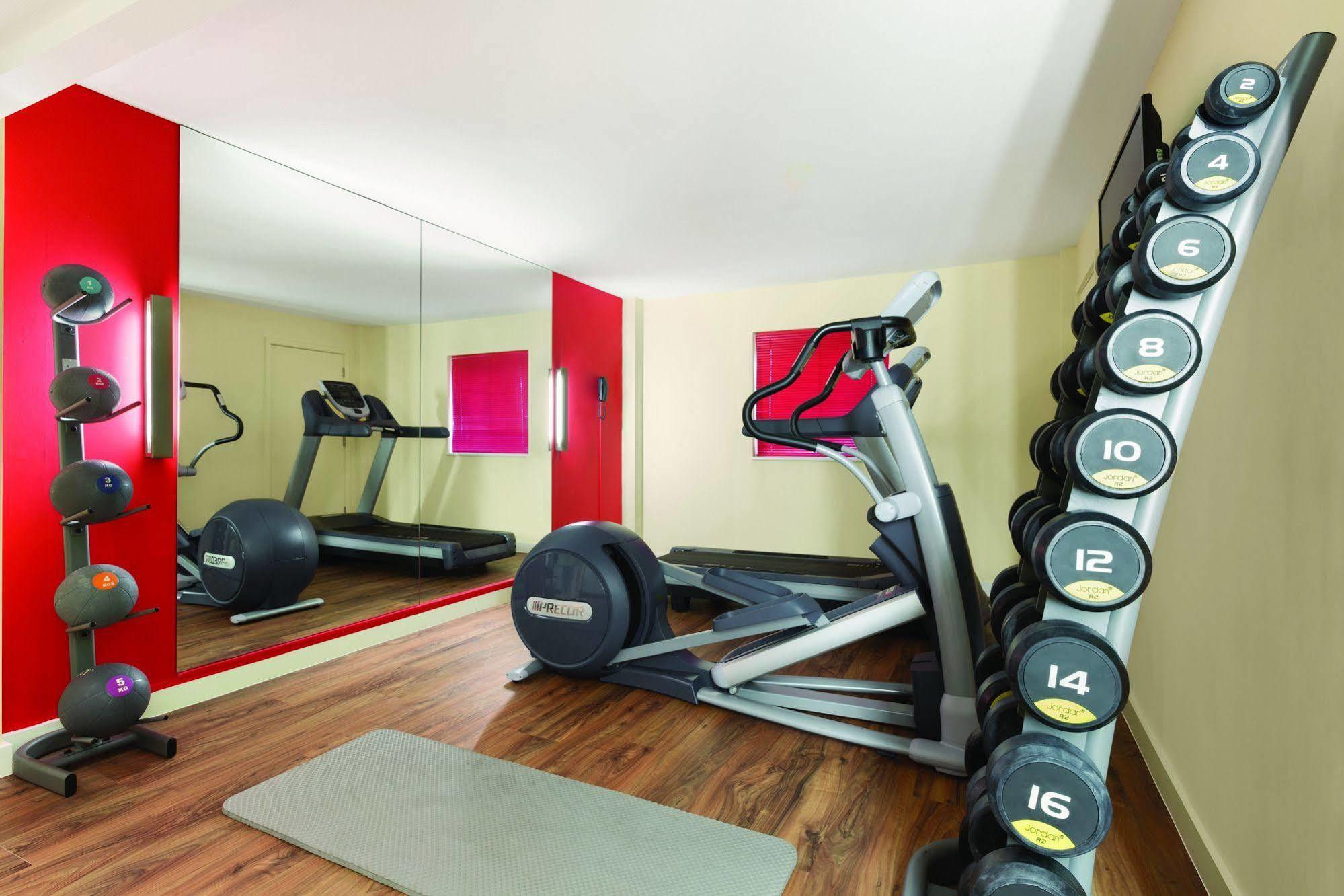 Ramada Cambridge Hotel Fen Drayton Bagian luar foto
