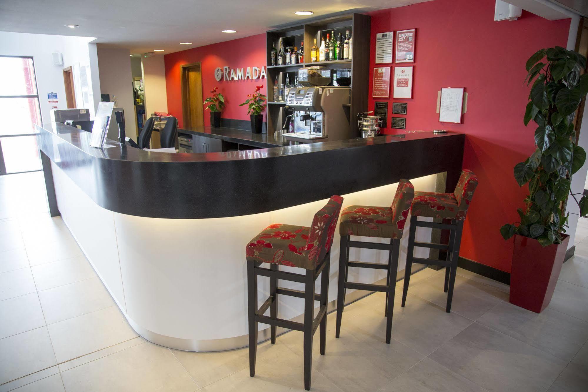 Ramada Cambridge Hotel Fen Drayton Bagian luar foto