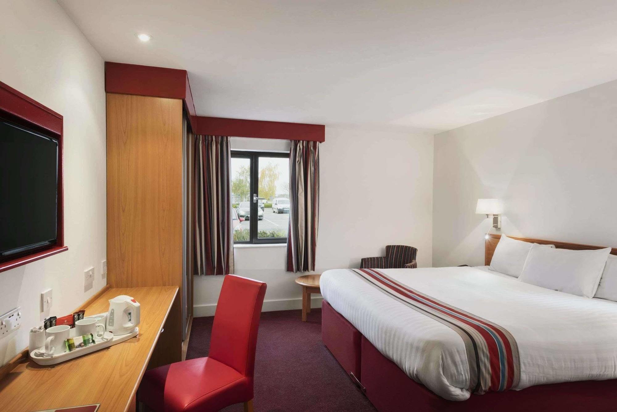 Ramada Cambridge Hotel Fen Drayton Bagian luar foto