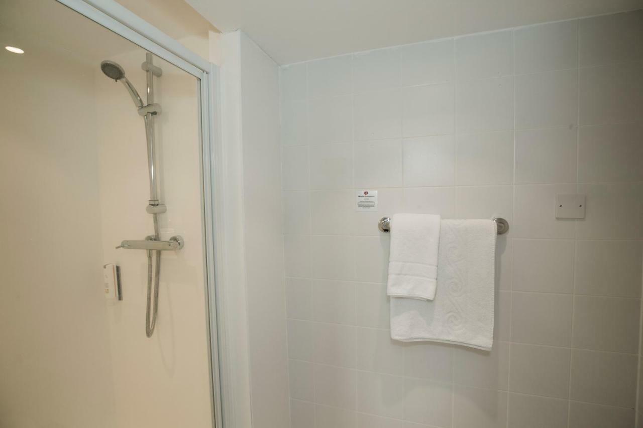 Ramada Cambridge Hotel Fen Drayton Bagian luar foto