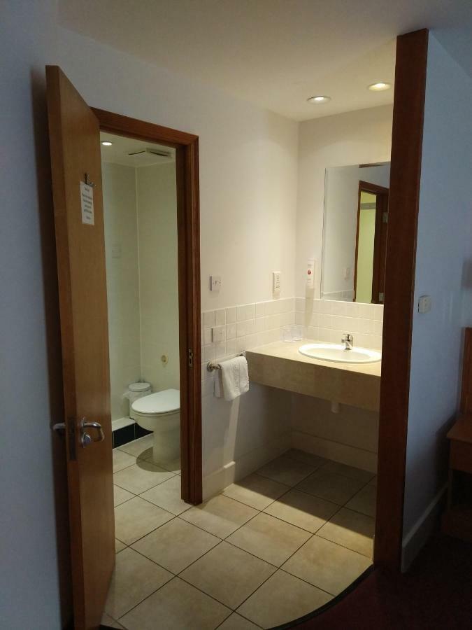Ramada Cambridge Hotel Fen Drayton Bagian luar foto